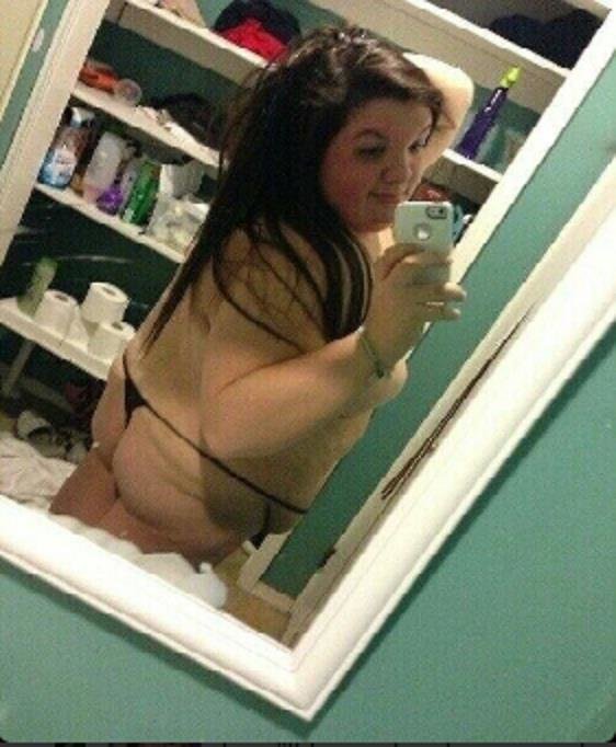 White girl selfie thick 